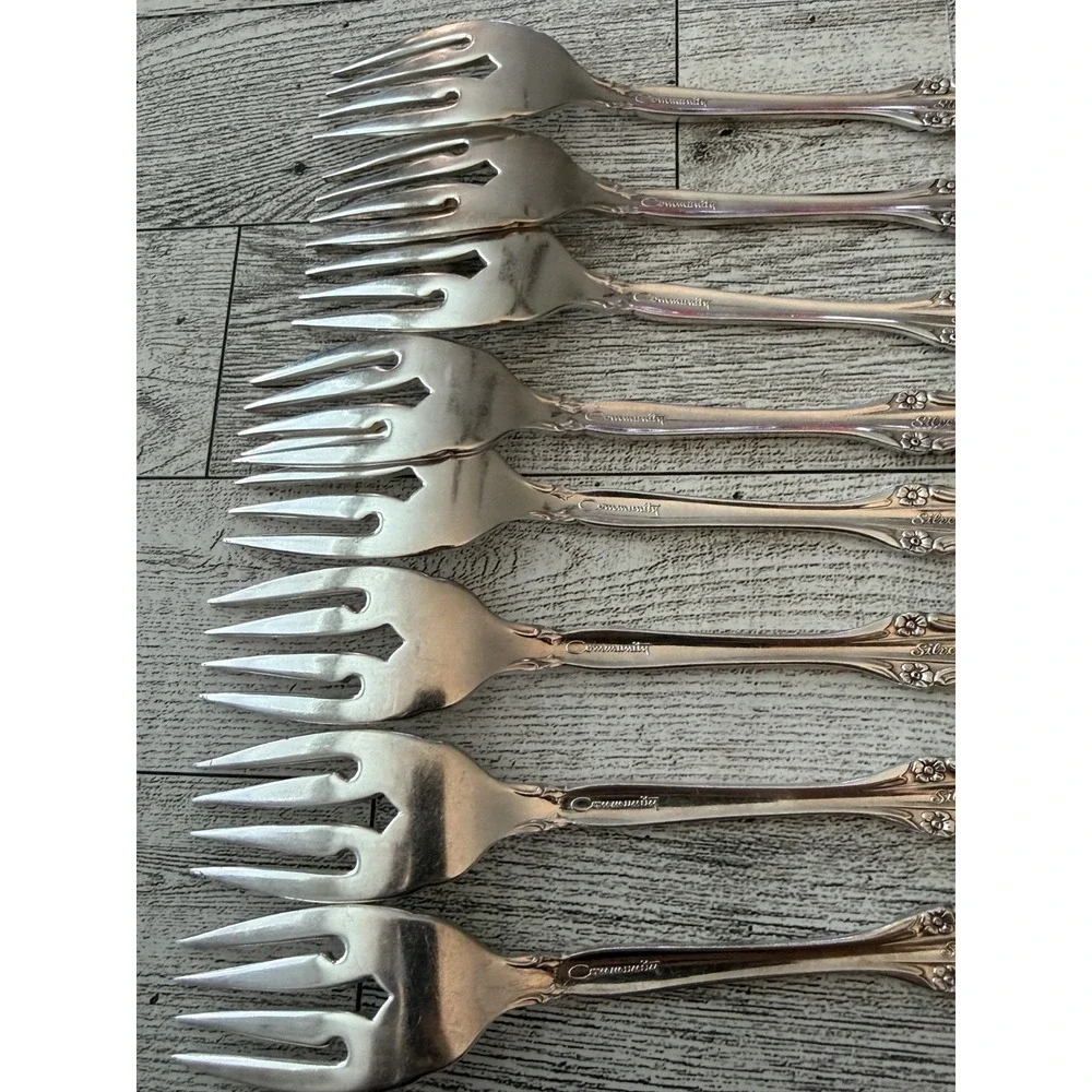 Oneida Community SILVER ARTISTRY Salad Forks Silverplate Set of 8 1965 Vintage
